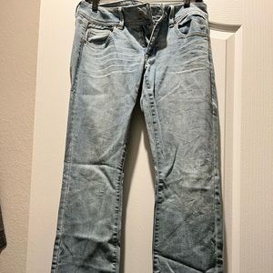 American eagle light wash boot cut jeans. Size 6 regular